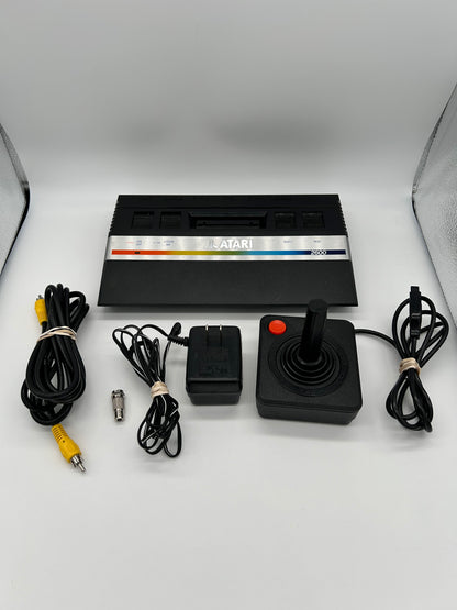 PiXEL-RETRO.COM : ATARI 2600 JUNIOR CONSOLE, CONTROLLERS, POWER SUPPLY, RCA CABLE, NTSC