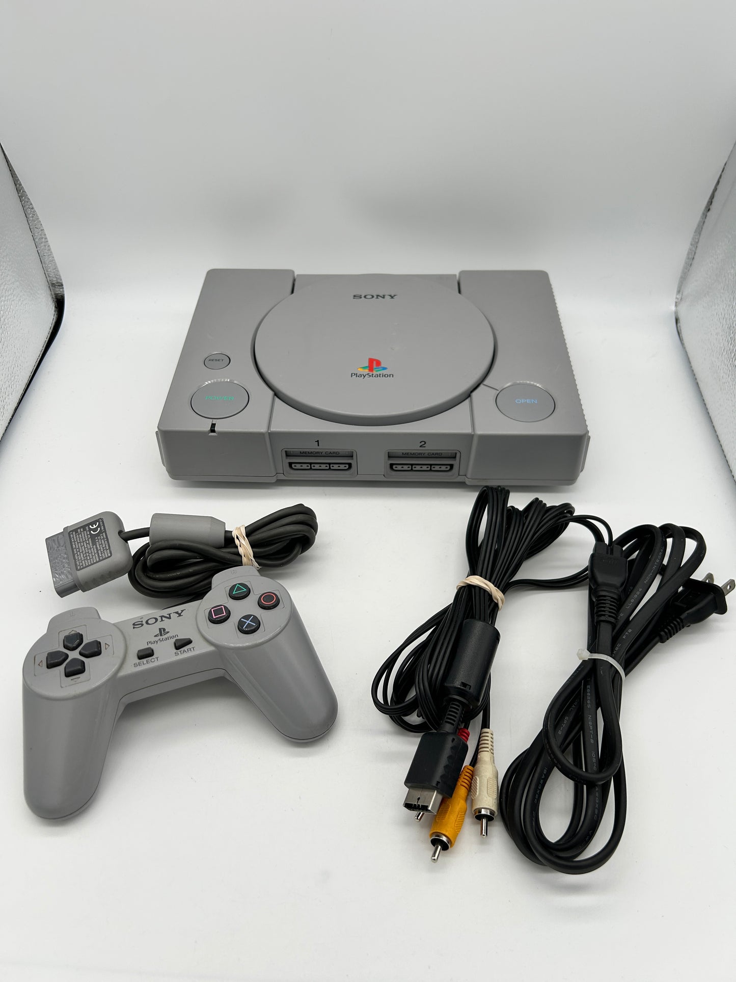 PiXEL-RETRO.COM : SONY PLAYSTATION 1 ORIGINAL GRAY VERSION, CONTROLLER, POWER SUPPLY, RCA CABLE NTSC