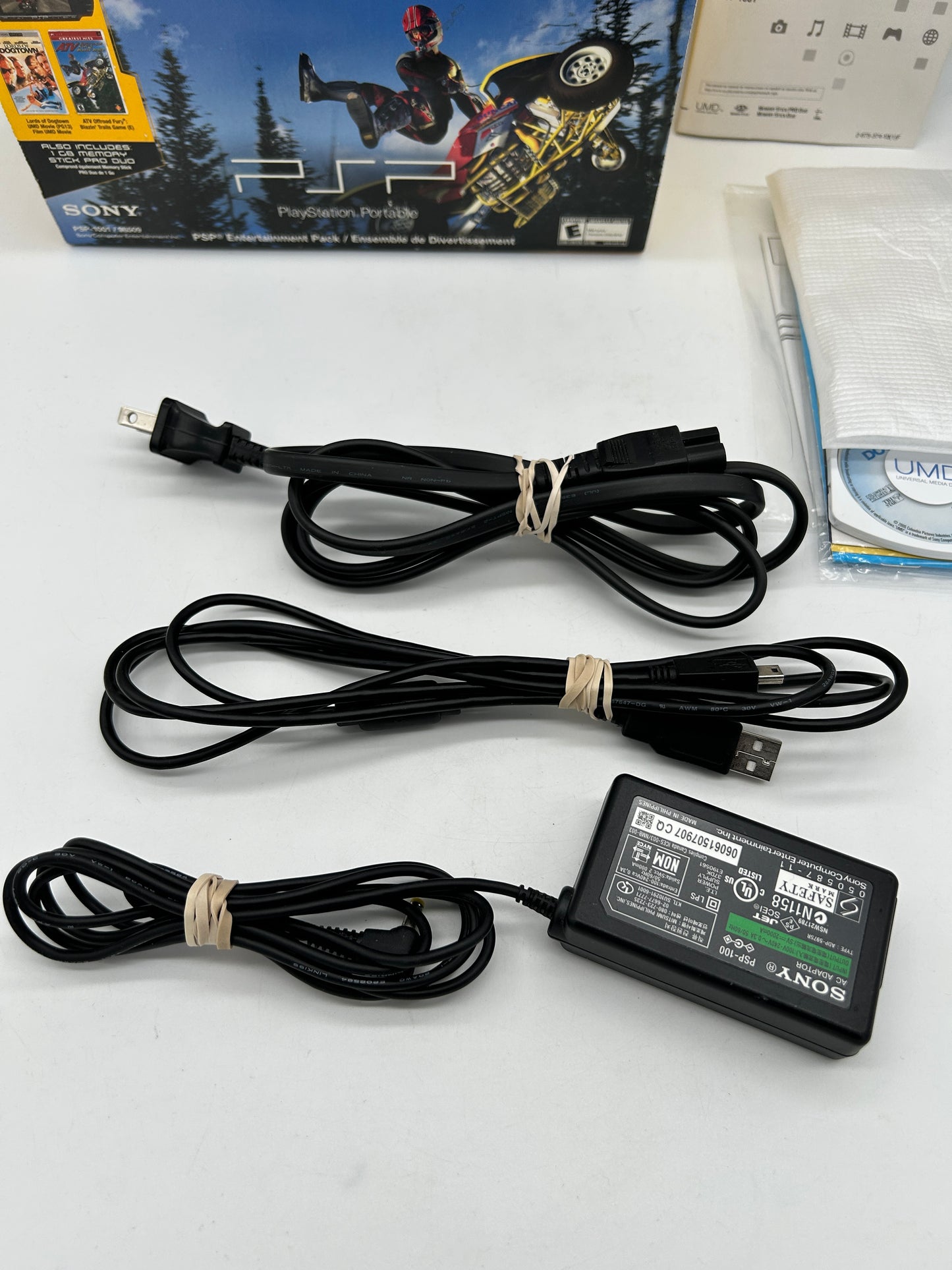 SONY PLAYSTATiON PORTABLE [PSP] CONSOLE | MODEL NOiRE BLACK PSP1001 | ENTERTAiNMENT PACK