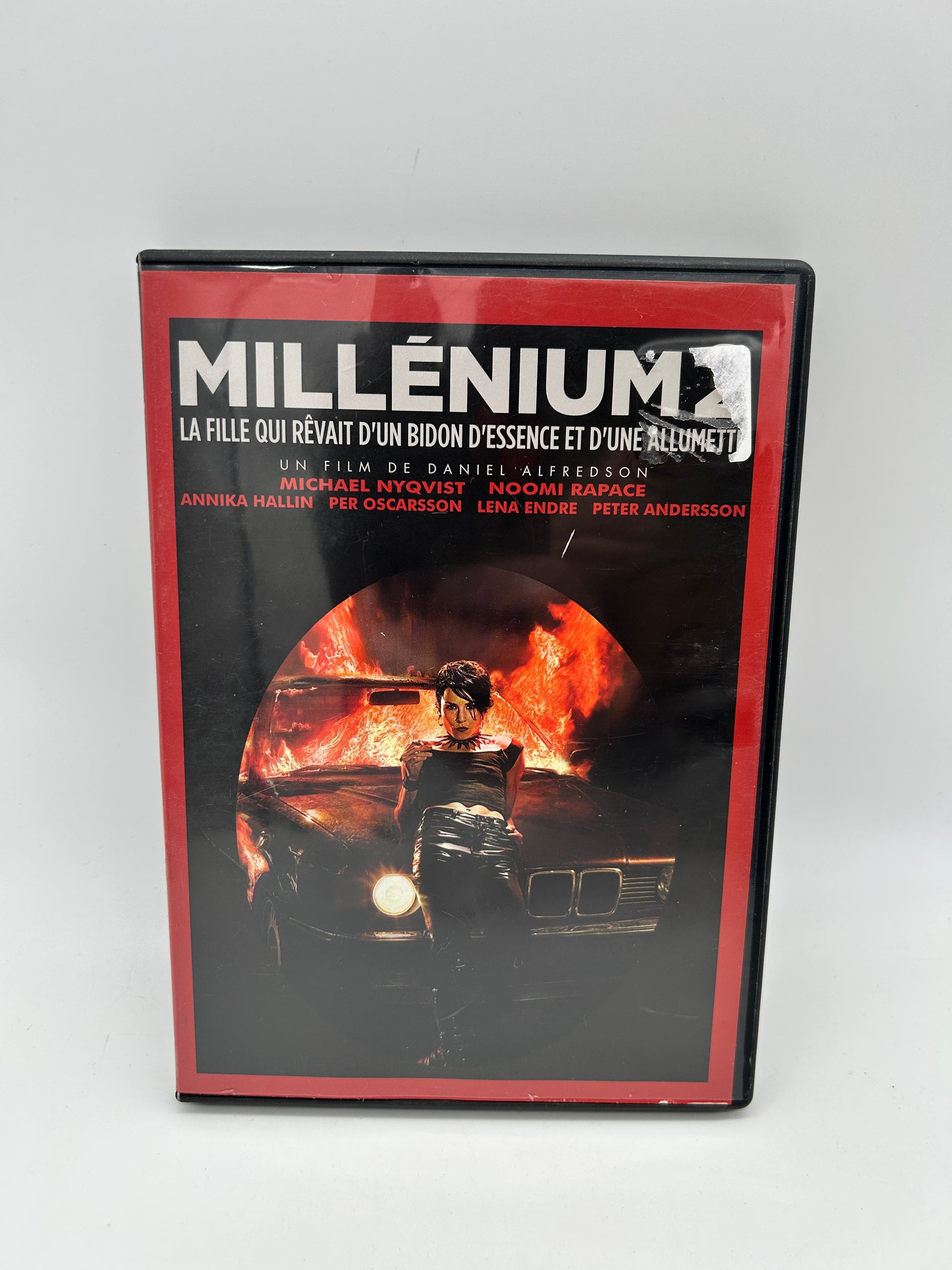 FiLM DVD | MiLLENiUM LA FiLLE QUi REVAiT D'UN BiDON D'ESSENCE ET D'UNE ALLUMETTE