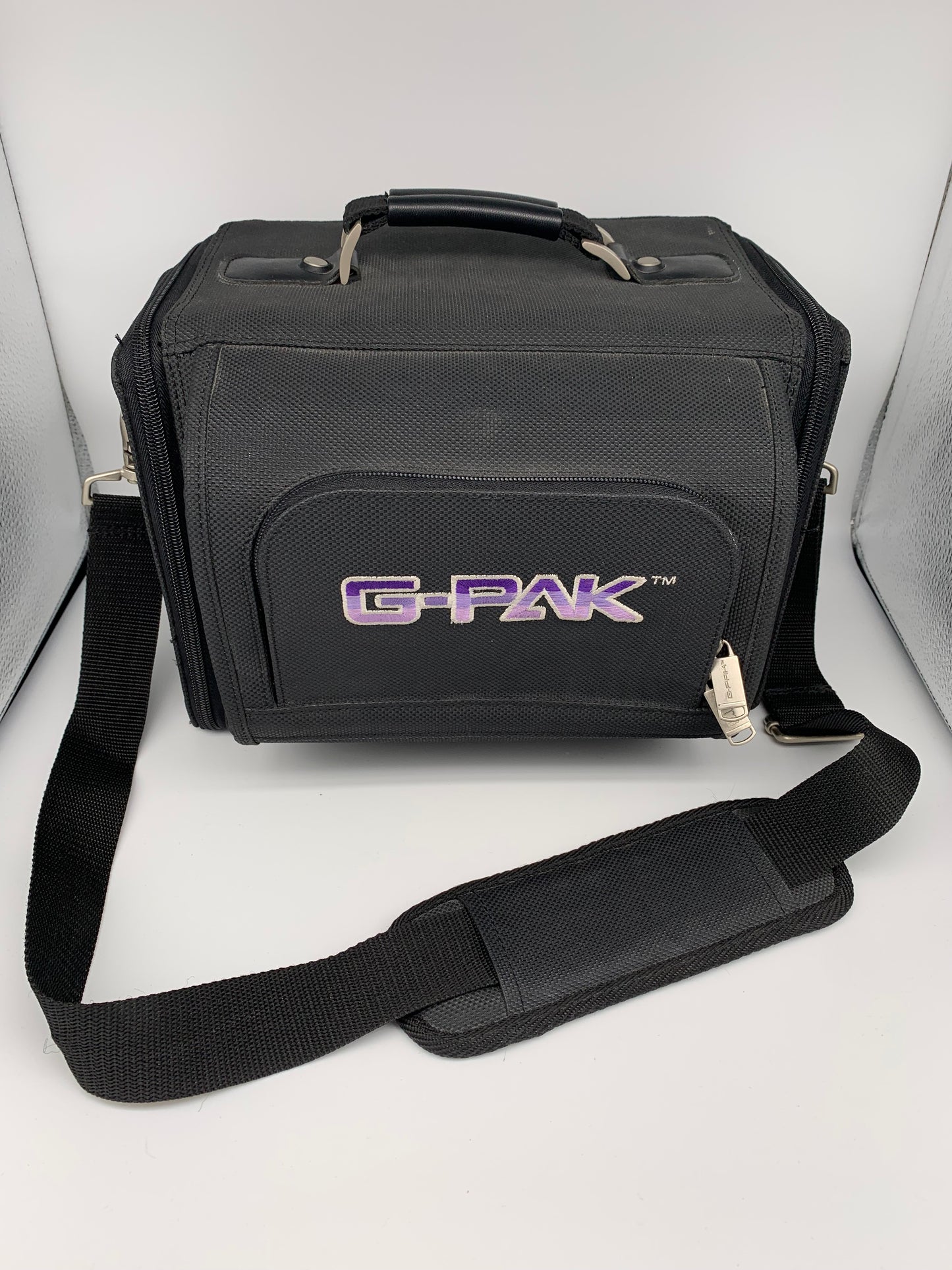 PiXEL-RETRO.COM : NINTENDO GAMECUBE NGC4 CARRYING CASE GAME SYSTEM ORGANIZER NAKI G-PAK GPAK