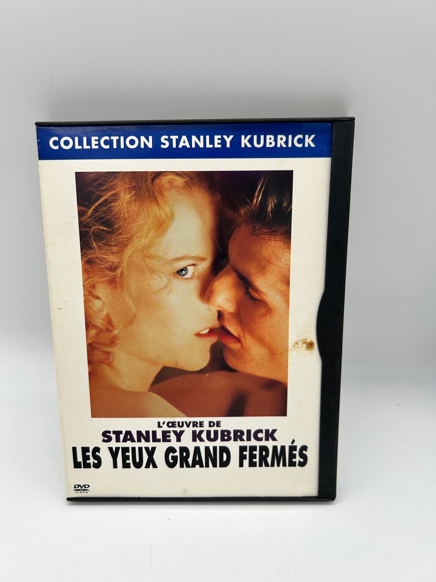 FiLM DVD | LES YEUX GRAND FERMES