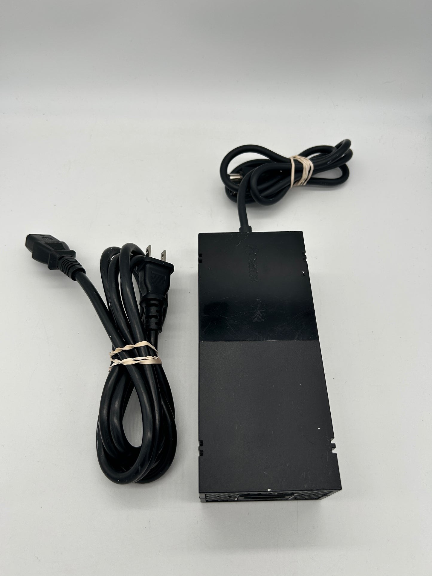 MiCROSOFT XBOX ONE CONSOLE | ORiGiNALE HALO 5 GUARDiANS LIMITED EDiTiON 1TB | MODEL 1540