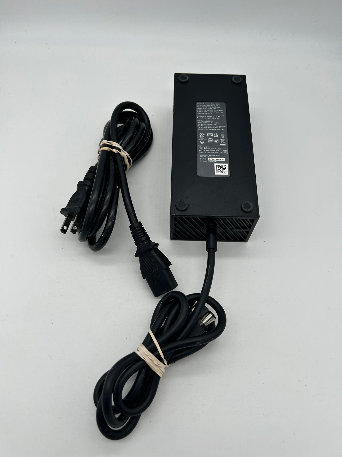 MiCROSOFT XBOX ONE CONSOLE | ORiGiNALE HALO 5 GUARDiANS LIMITED EDiTiON 1TB | MODEL 1540