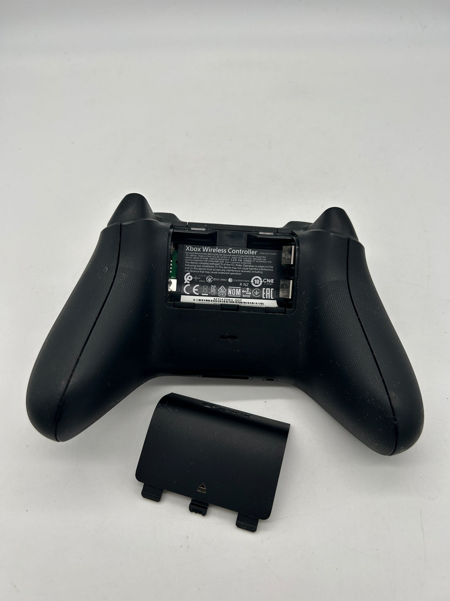 MiCROSOFT XBOX ONE CONSOLE | ORiGiNALE HALO 5 GUARDiANS LIMITED EDiTiON 1TB | MODEL 1540