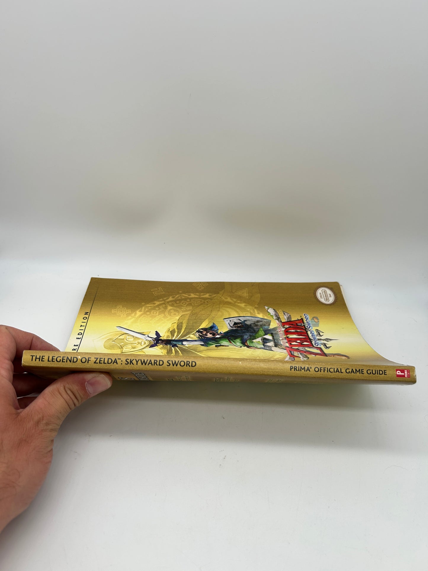 THE LEGEND OF ZELDA SKYWARD SWORD STRATEGY GUiDE PRiMA GAMES | PREMiERE EDiTiON