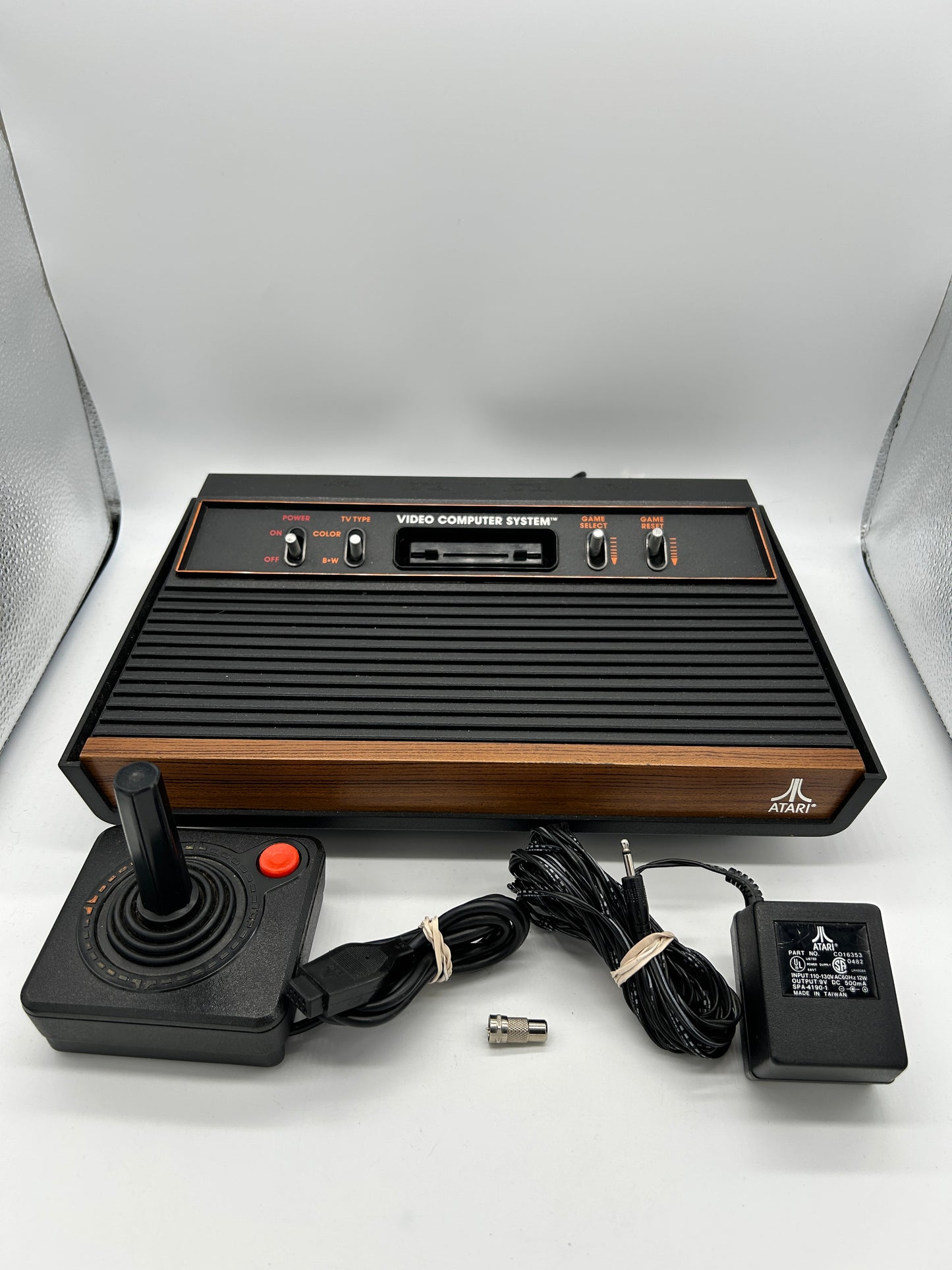 PiXEL-RETRO.COM : ATARI 2600 LIGHT SIXER CONSOLE, CONTROLLERS, POWER SUPPLY, RCA CABLE, NTSC