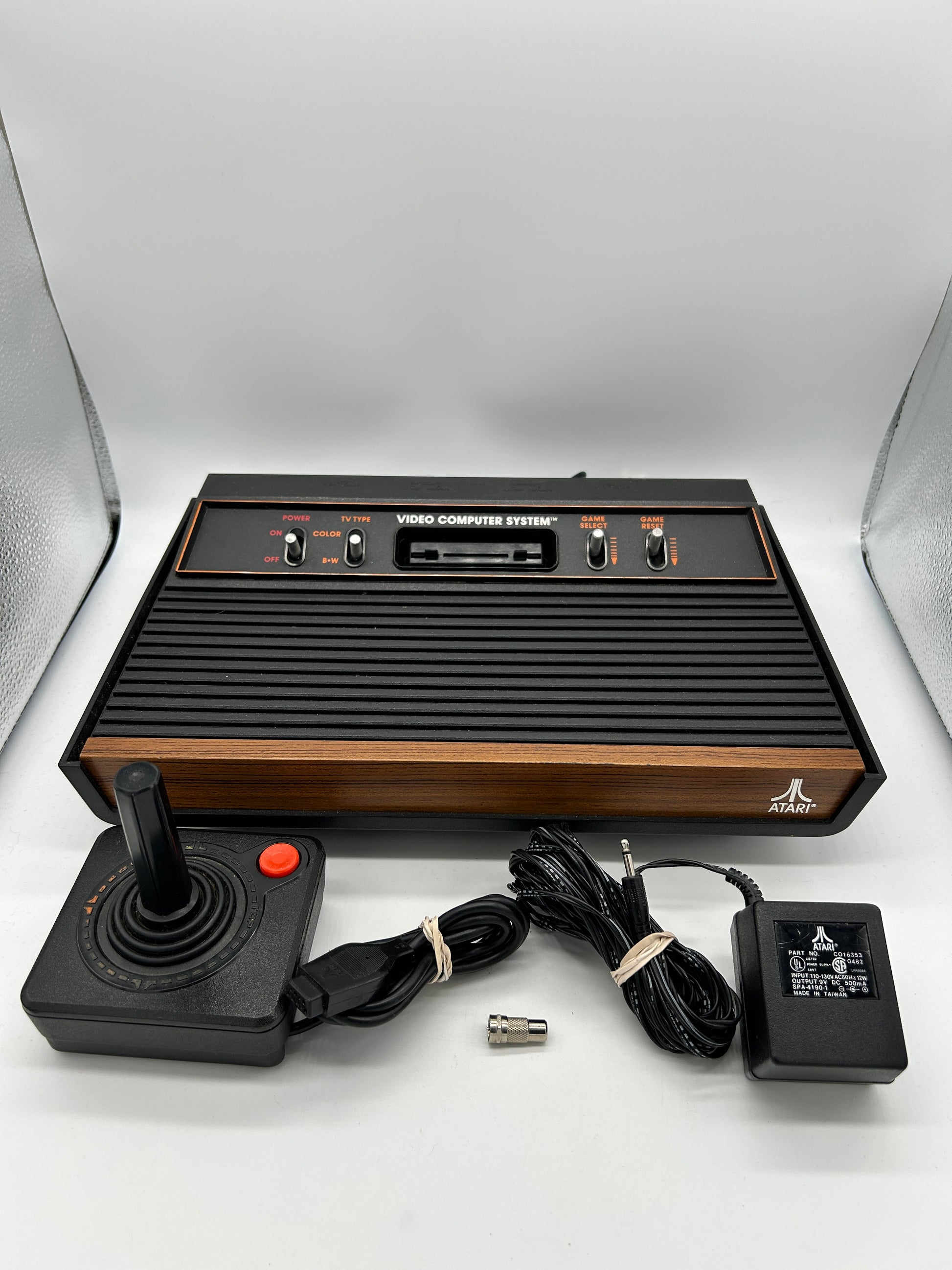 PiXEL-RETRO.COM : ATARI 2600 LIGHT SIXER CONSOLE, CONTROLLERS, POWER SUPPLY, RCA CABLE, NTSC