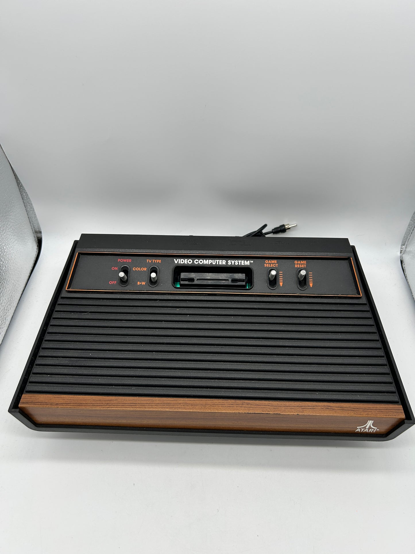 ATARi 2600 CONSOLE | MODEL LiGHT SiXER