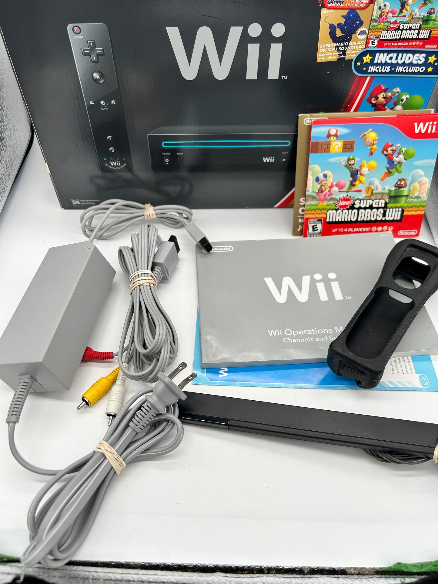 NiNTENDO Wii CONSOLE | MODEL NOiRE Wii NEW SUPER MARiO BUNDLE RVL-001 (USA)