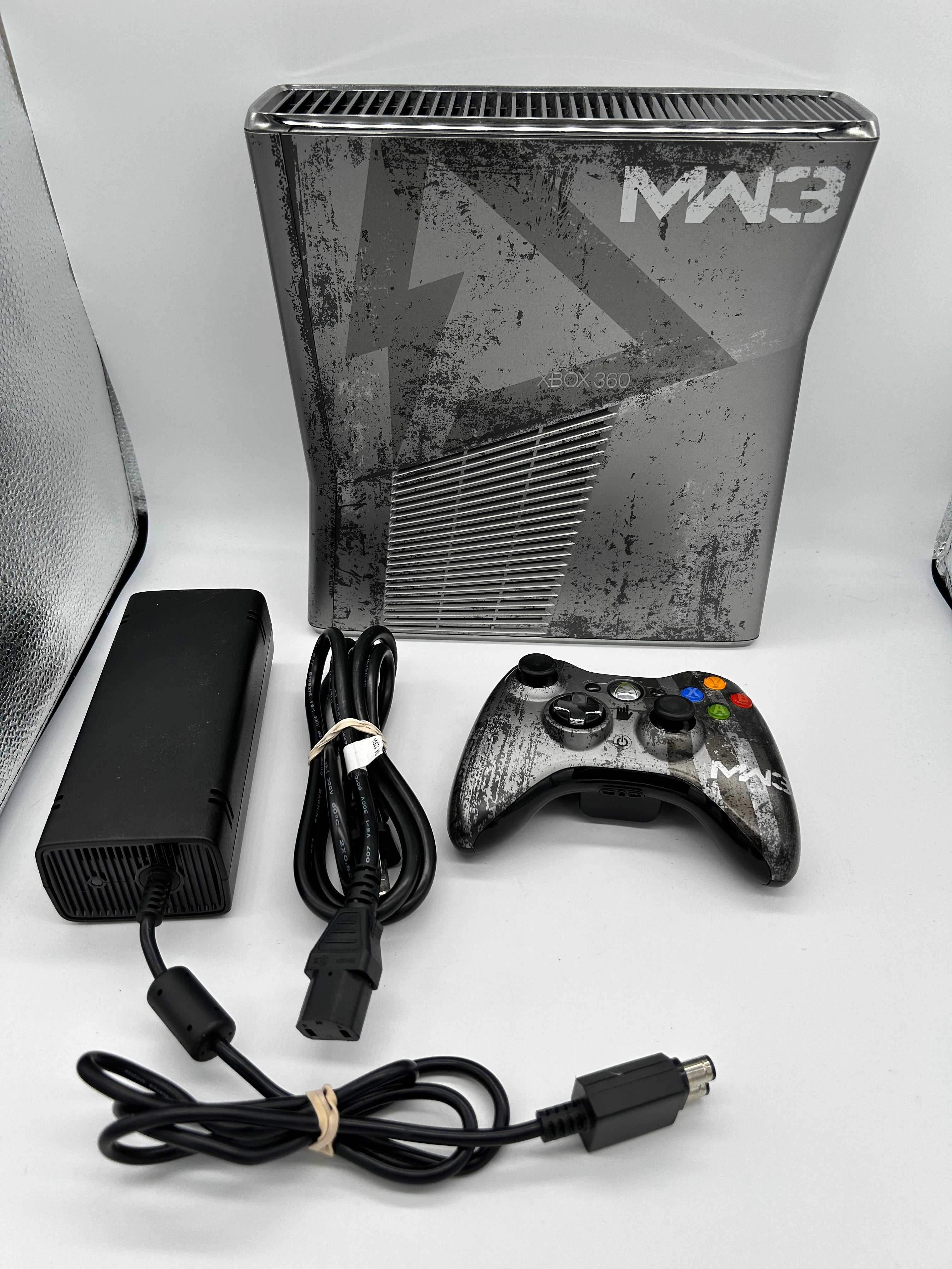 MW3 Xbox authentic 360 Game Console with controller