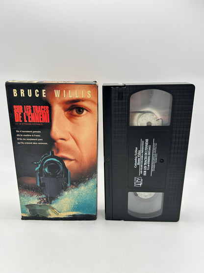 FiLM VHS FRANCAiS | SUR LES TRACES DE L'ENNEMi [STRiKiNG DiSTANCE]