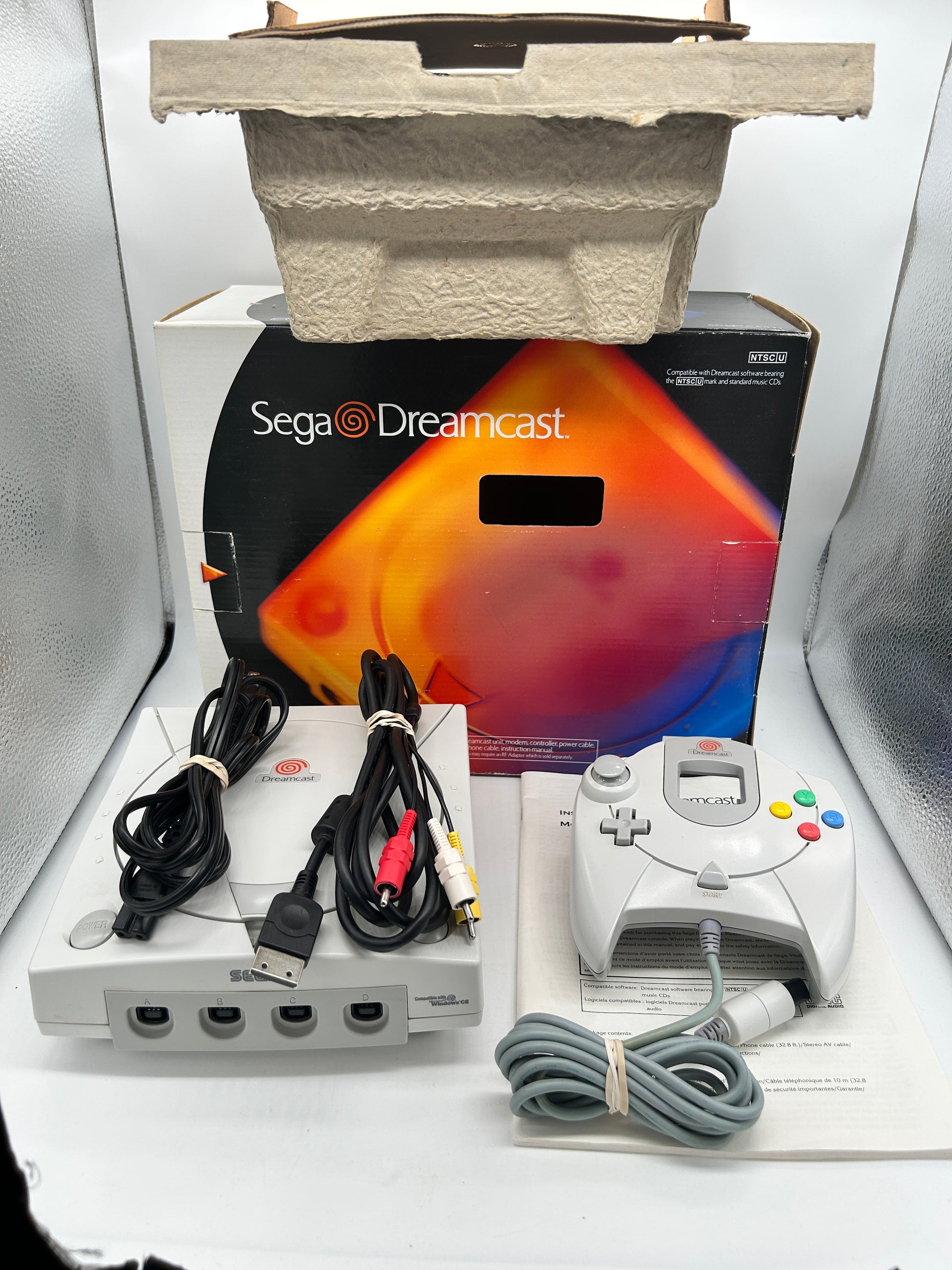 PiXEL-RETRO.COM : SEGA DREAMCAST ORIGINAL WHITE MODEL CONTROLLER, POWER SUPPLY NTSC HKT-3020