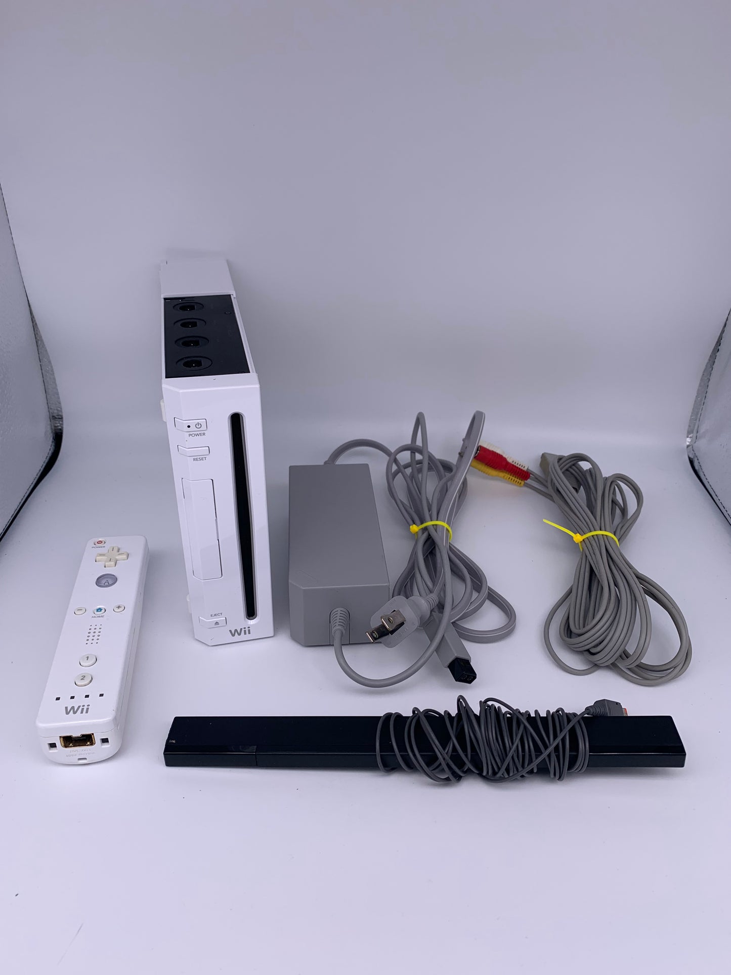 PiXEL-RETRO.COM : NINTENDO MINI WII ORIGINAL BLACK CONSOLE CONTROLLER, POWER SUPPLY, RCA CABLE, SENSOR NTSC RVL-001 USA