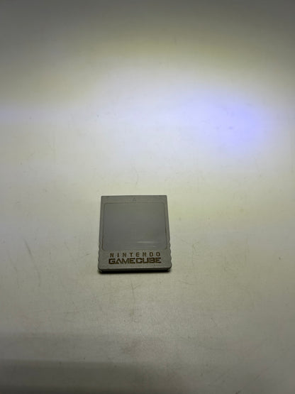 PiXEL-RETRO.COM : NINTENDO GAMECUBE (GC) MEMORY CARD 4MB NTSC DOL-008