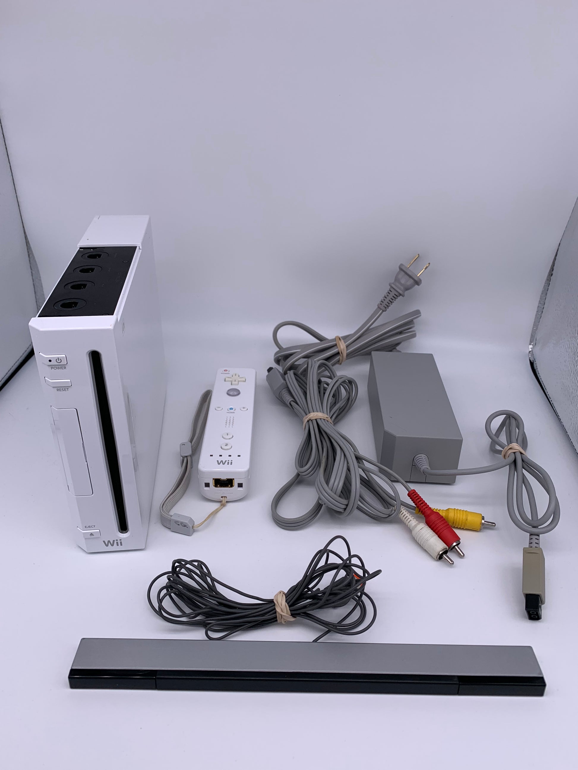 PiXEL-RETRO.COM : NINTENDO MINI WII ORIGINAL BLACK CONSOLE CONTROLLER, POWER SUPPLY, RCA CABLE, SENSOR NTSC RVL-001 USA