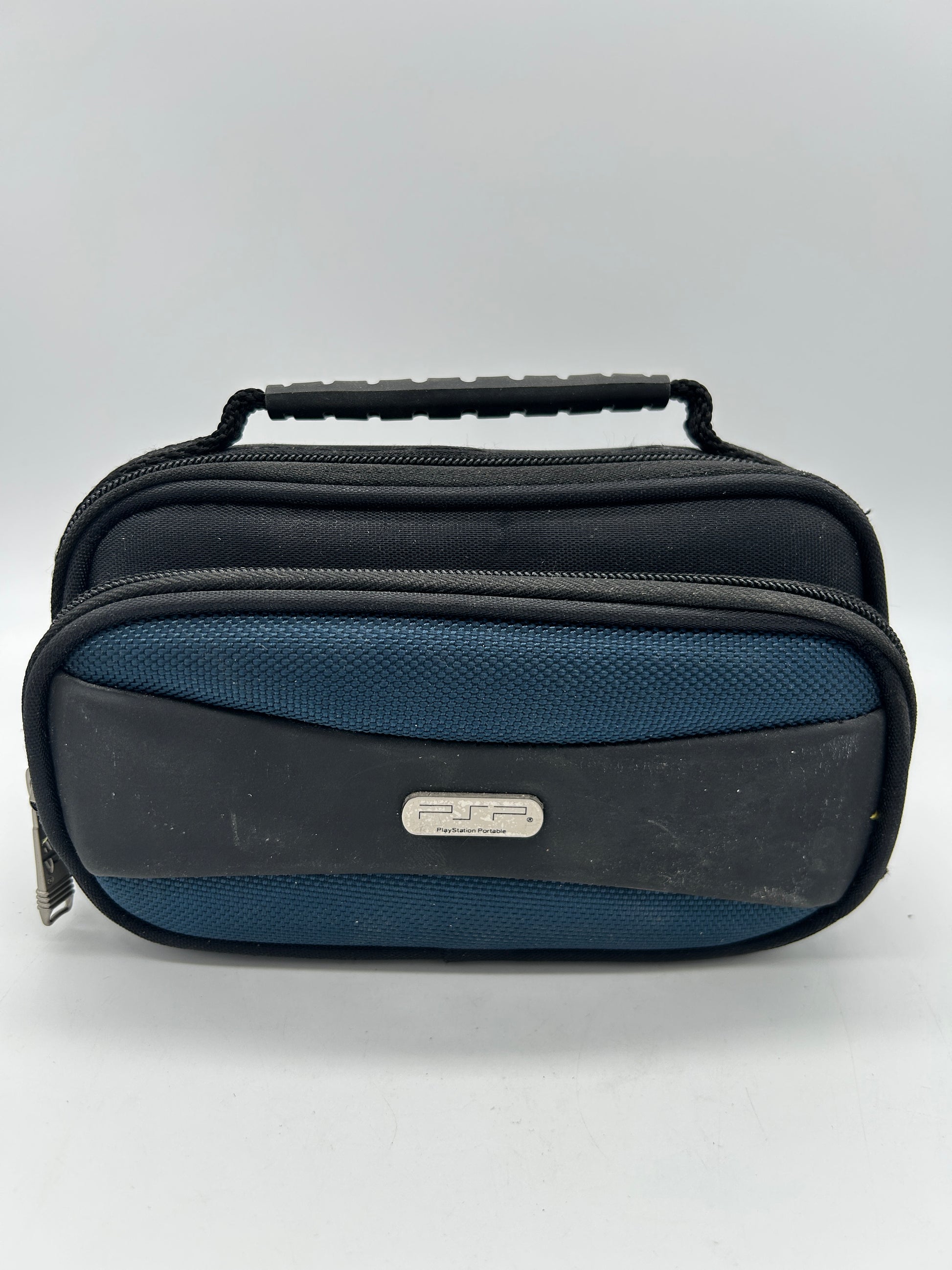 PiXEL-RETRO.COM : SONY PLAYSTATION PORTABLE (PSP) CARRYING HARD SHELL TRAVELER 