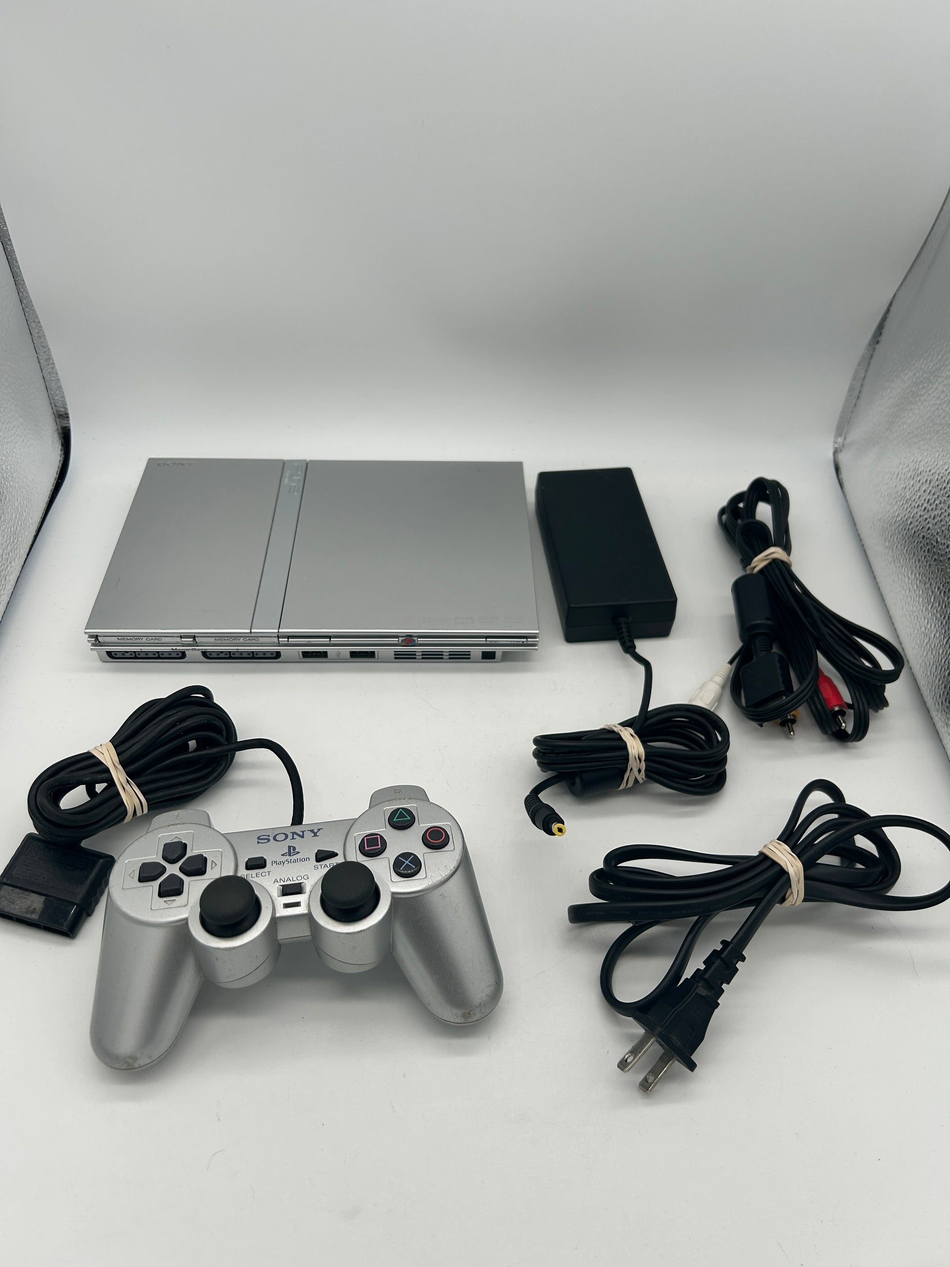 PiXEL-RETRO.COM : SONY PLAYSTATION 2 ORIGINAL SLIM SILVER PLATINUM VERSION, CONTROLLER, POWER SUPPLY, RCA CABLE NTSC SCPH-77001