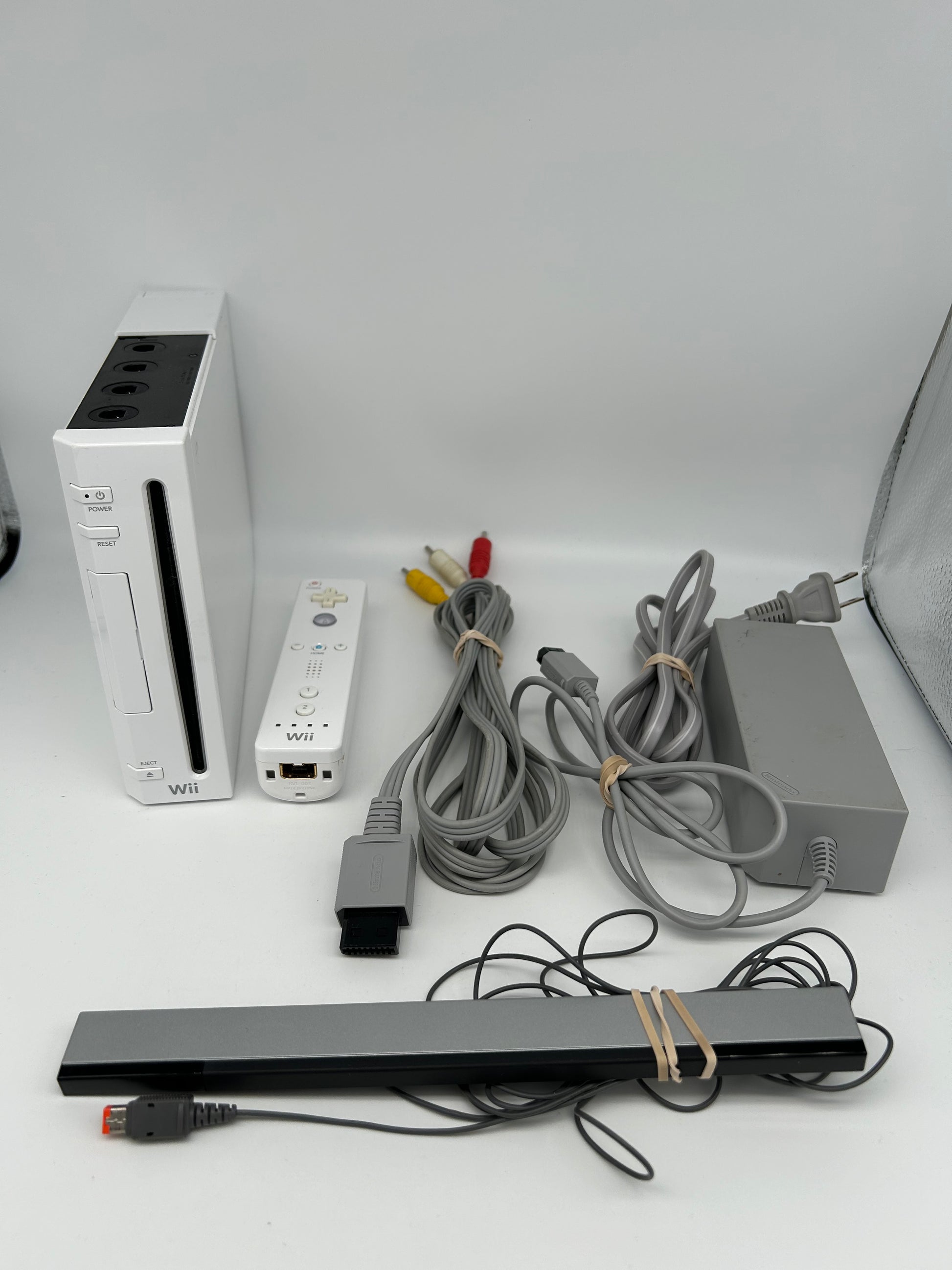 PiXEL-RETRO.COM : NINTENDO MINI WII ORIGINAL BLACK CONSOLE CONTROLLER, POWER SUPPLY, RCA CABLE, SENSOR NTSC RVL-001 USA