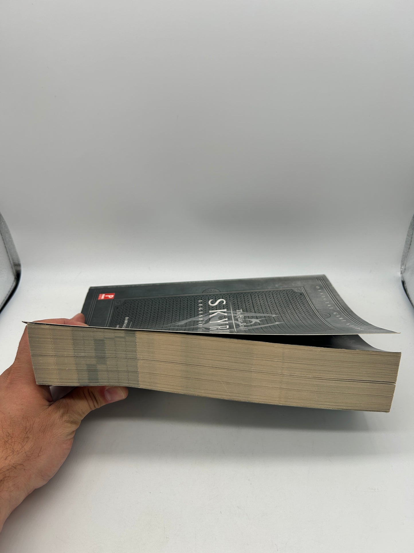 THE ELDER SCROLLS V SKYRiM LEGENDARY EDITiON STRATEGY GUIDE PRIMA GAMES