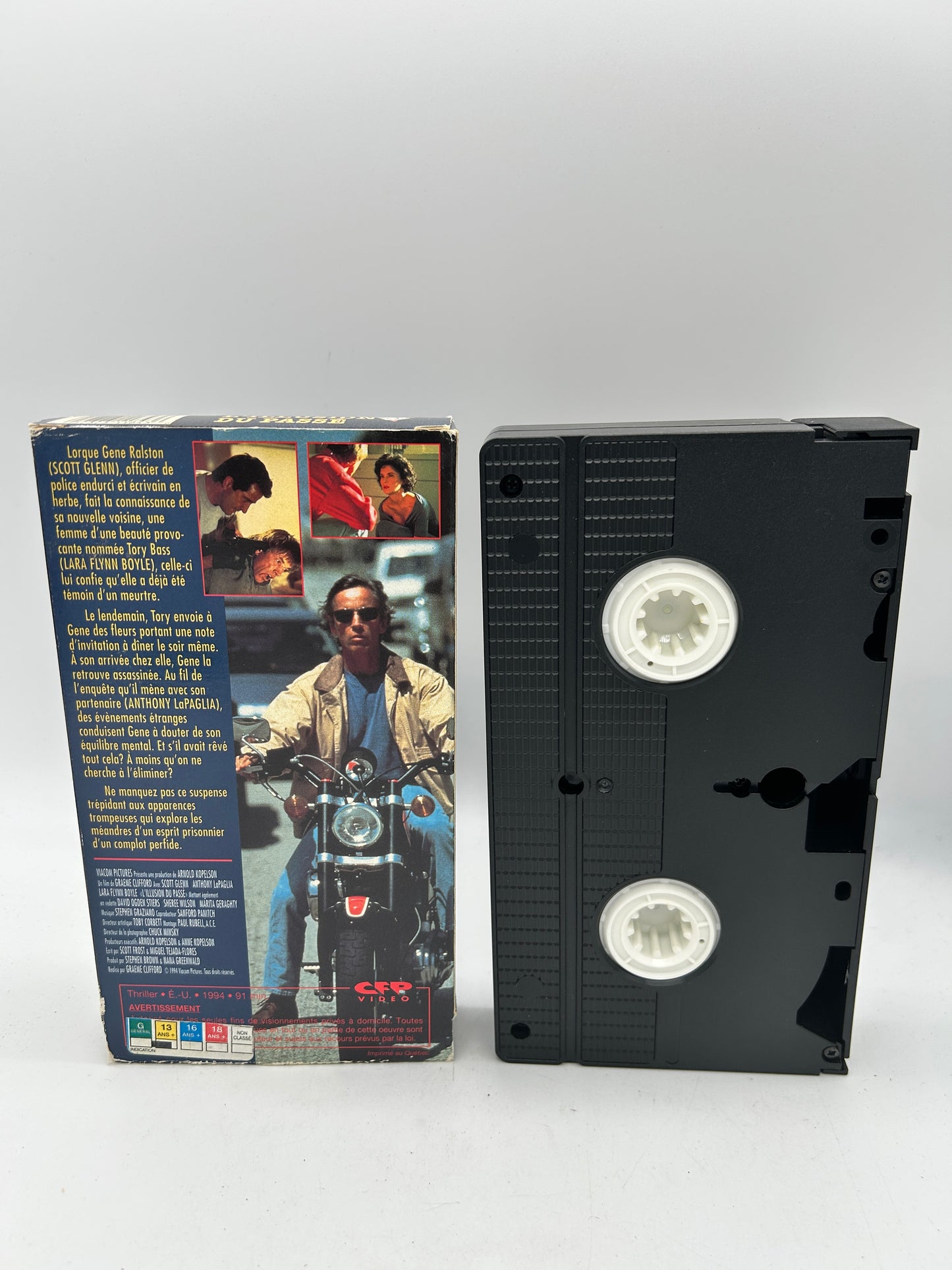 FiLM VHS FRANCAiS | L'iLLUSiON DU PASSE [PAST TENSE]