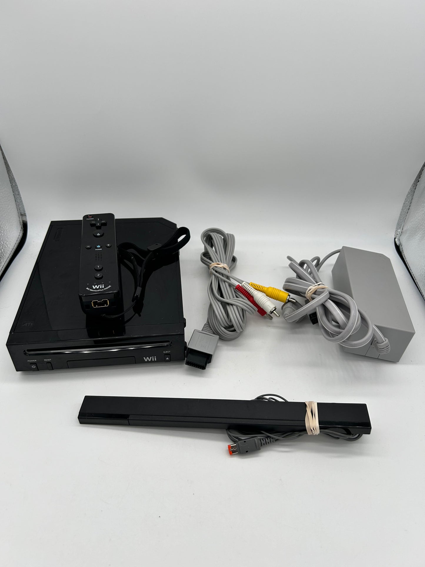 PiXEL-RETRO.COM : NINTENDO WII ORIGINAL BLACK CONSOLE CONTROLLER, POWER SUPPLY, RCA CABLE, SENSOR NTSC RVL-101