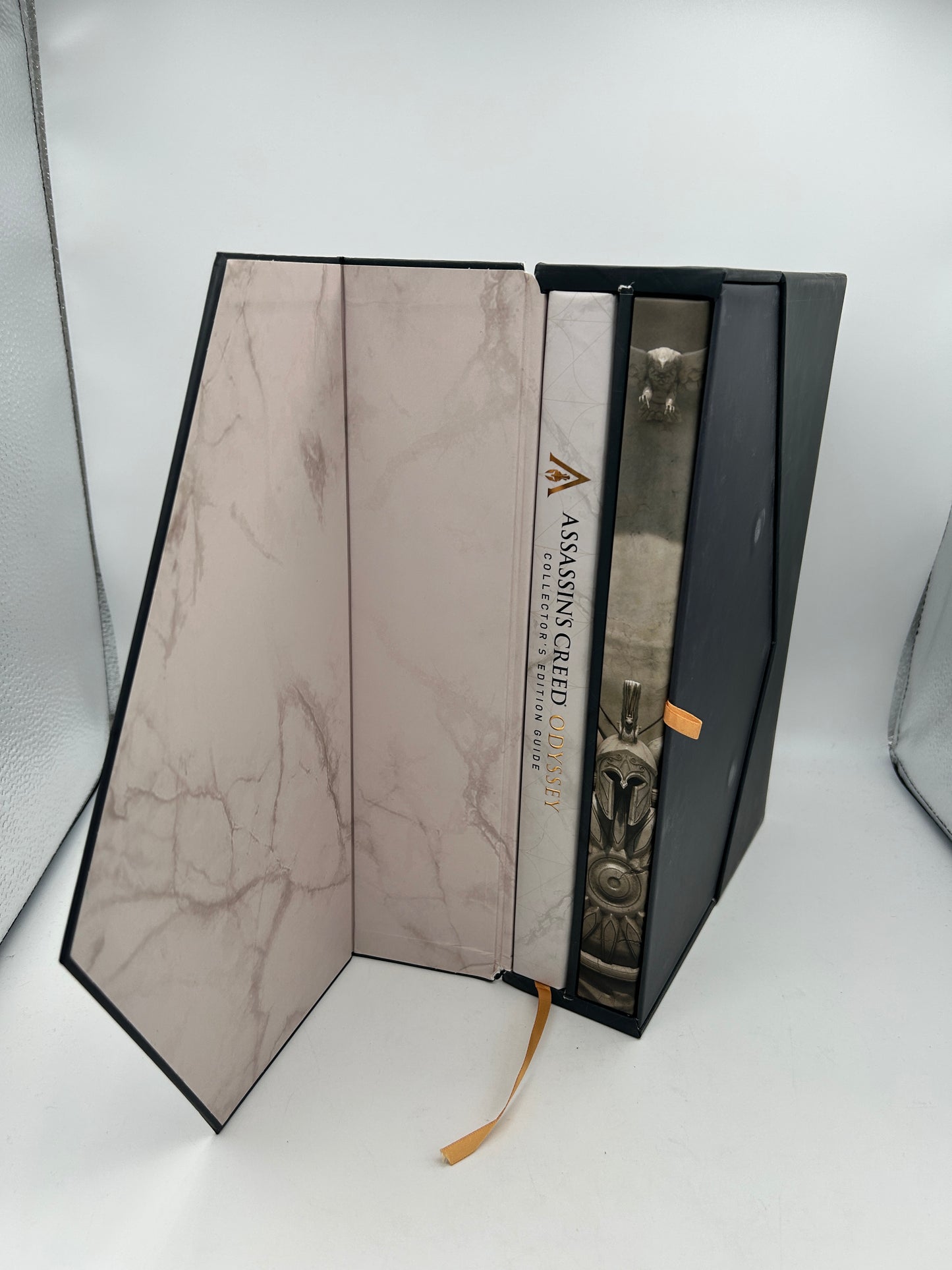 ASSASSINS CREED ODYSSEY STRATEGY GUIDE PRIMA GAMES HARDCOVER PLATiNUM COLLECTORS EDITION NO 3126