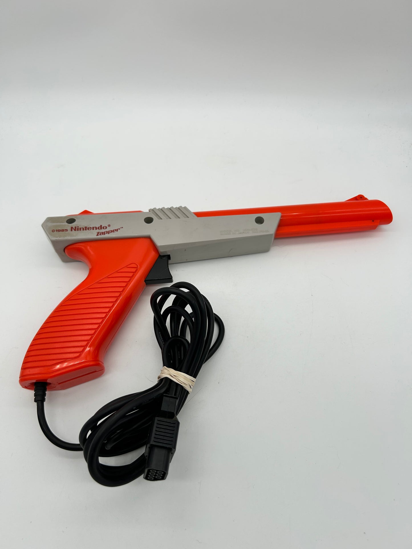 PiXEL-RETRO.COM : NINTENDO (NES) ZAPPER GUN ORANGE CONTROLLER JOYSTICK NTSC NES-005