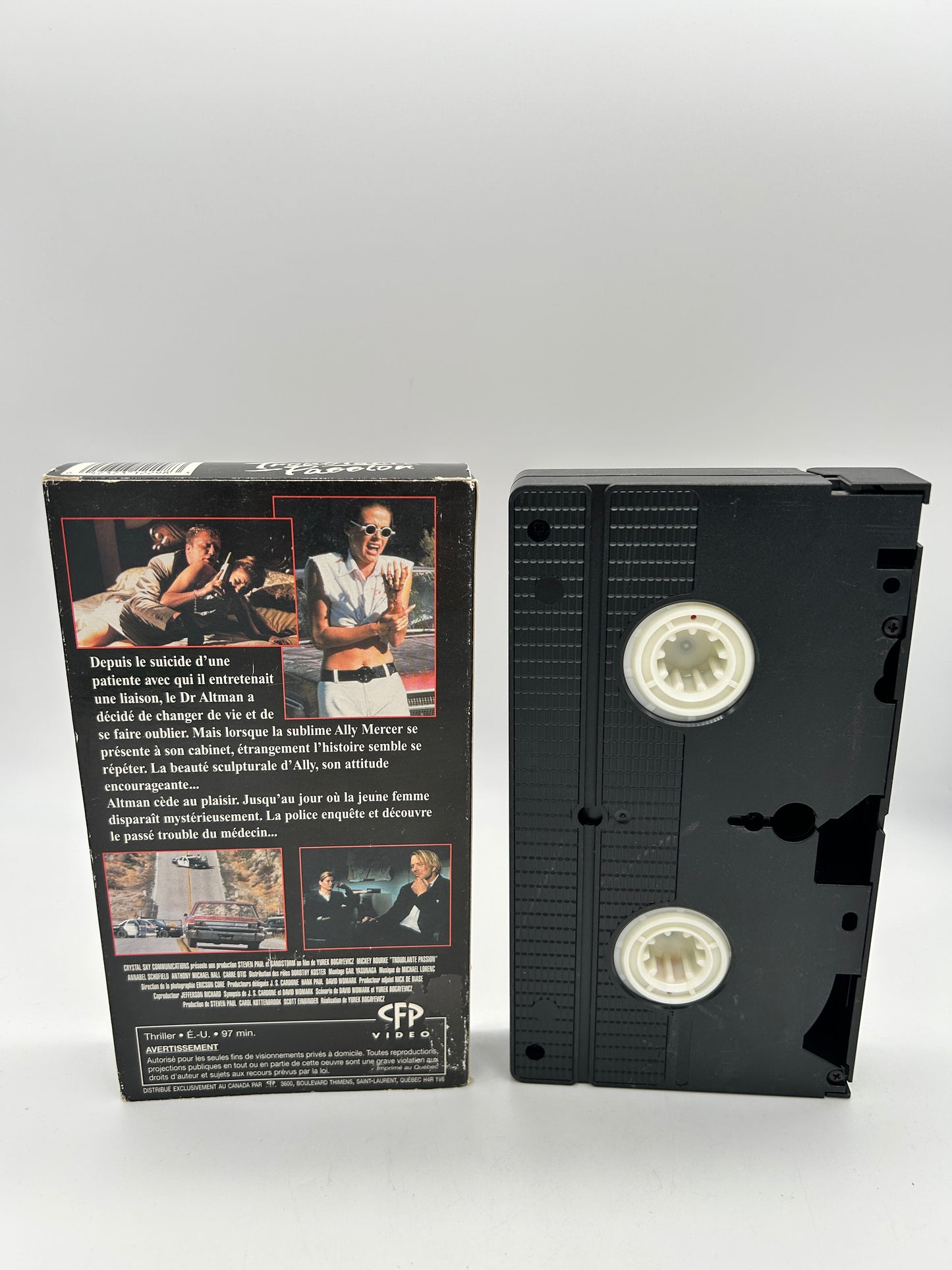 FiLM VHS FRANCAiS | TROUBLANTE PASSiON [EXiT iN RED]