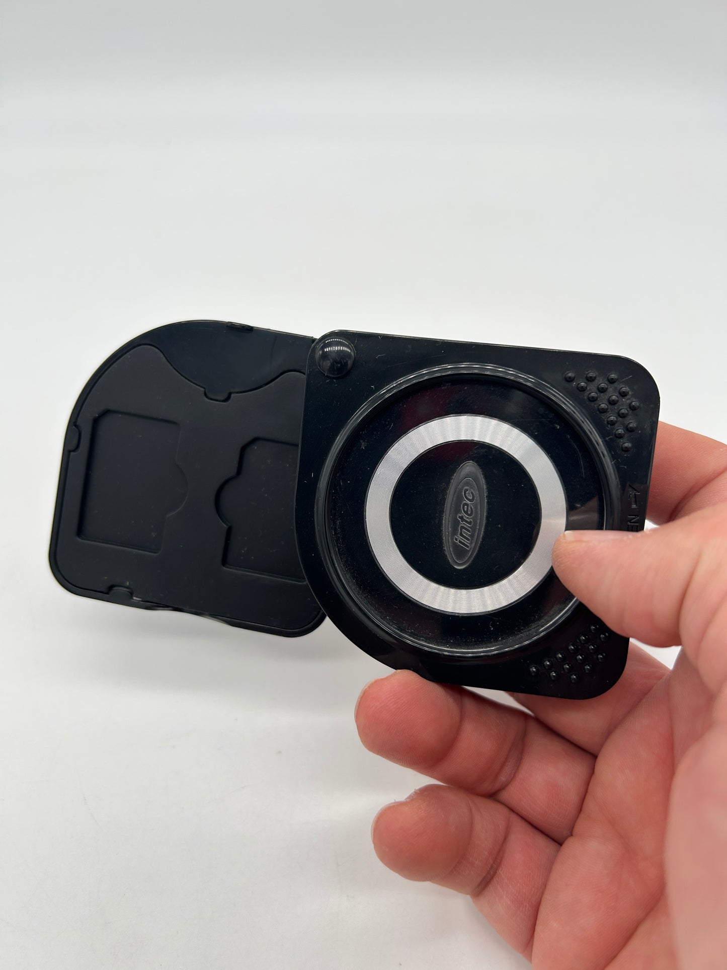 SONY PLAYSTATiON PORTABLE [PSP] | iNTEC UMD CARRYiNG HARD PLASTiC CASE TRANSPORTING CASE