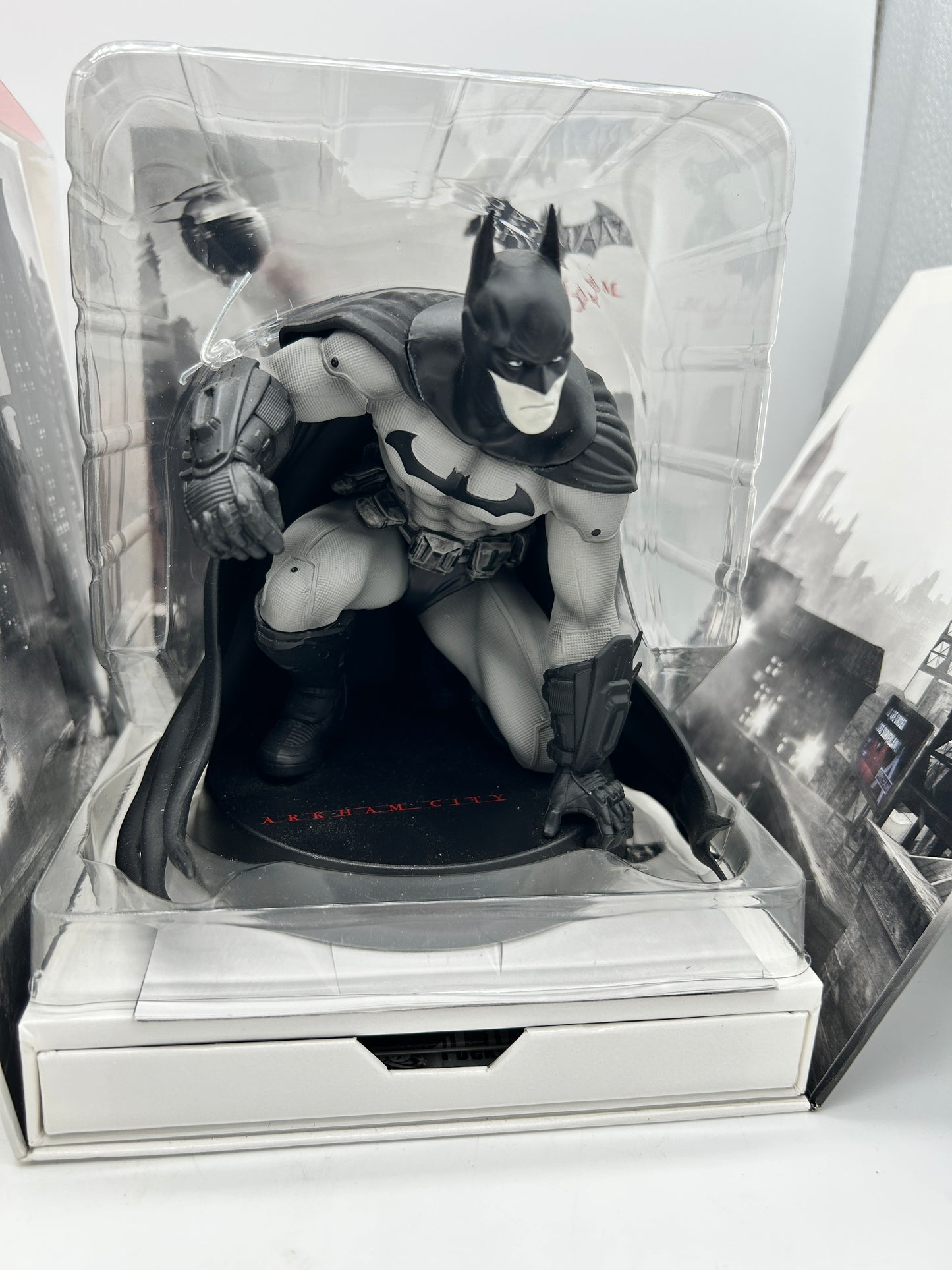SONY PLAYSTATION 3 [PS3] | BATMAN ARKHAM CiTY STATUE | COLLECTORS EDiTiON
