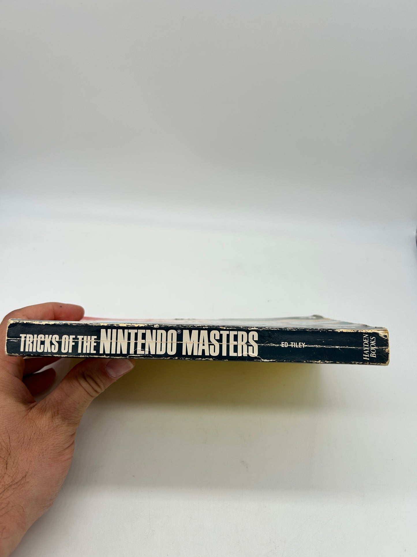 TRiCKS OF THE NiNTENDO MASTERS STRATEGY GUIDE HAYDEN BOOKS