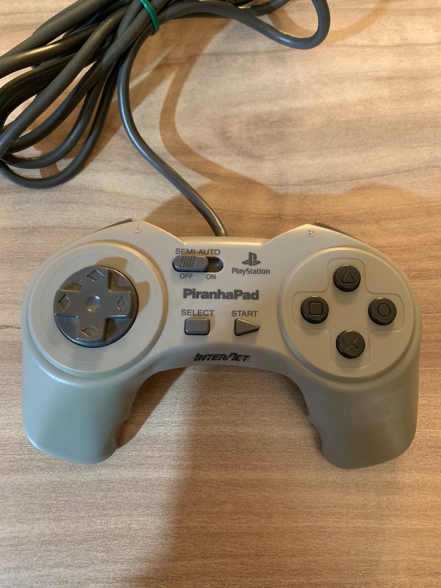 SONY PLAYSTATiON [PS1] CONTROLLER | iNTERACT PiRANHA PAD MODEL SV-100