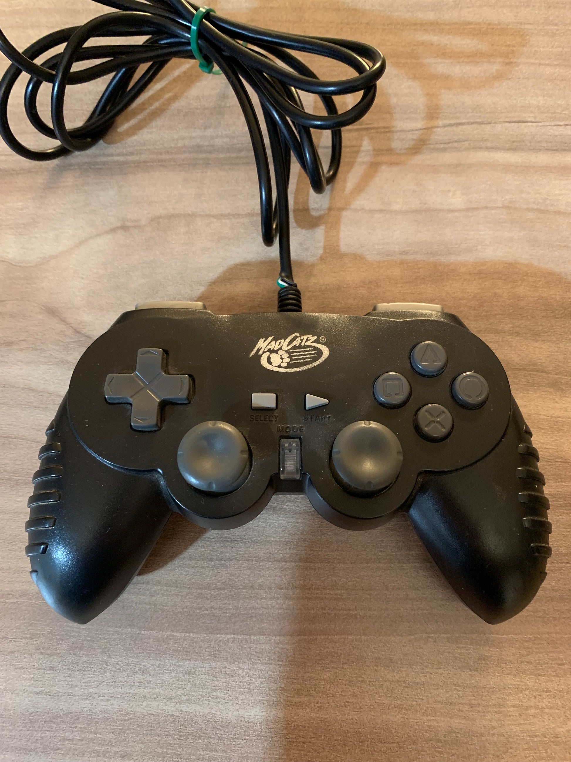 PiXEL-RETRO.COM : SONY PLAYSTATION (PS1) WIRED CONTROLLER JOYSTICK NTSC MADCATZ 8216