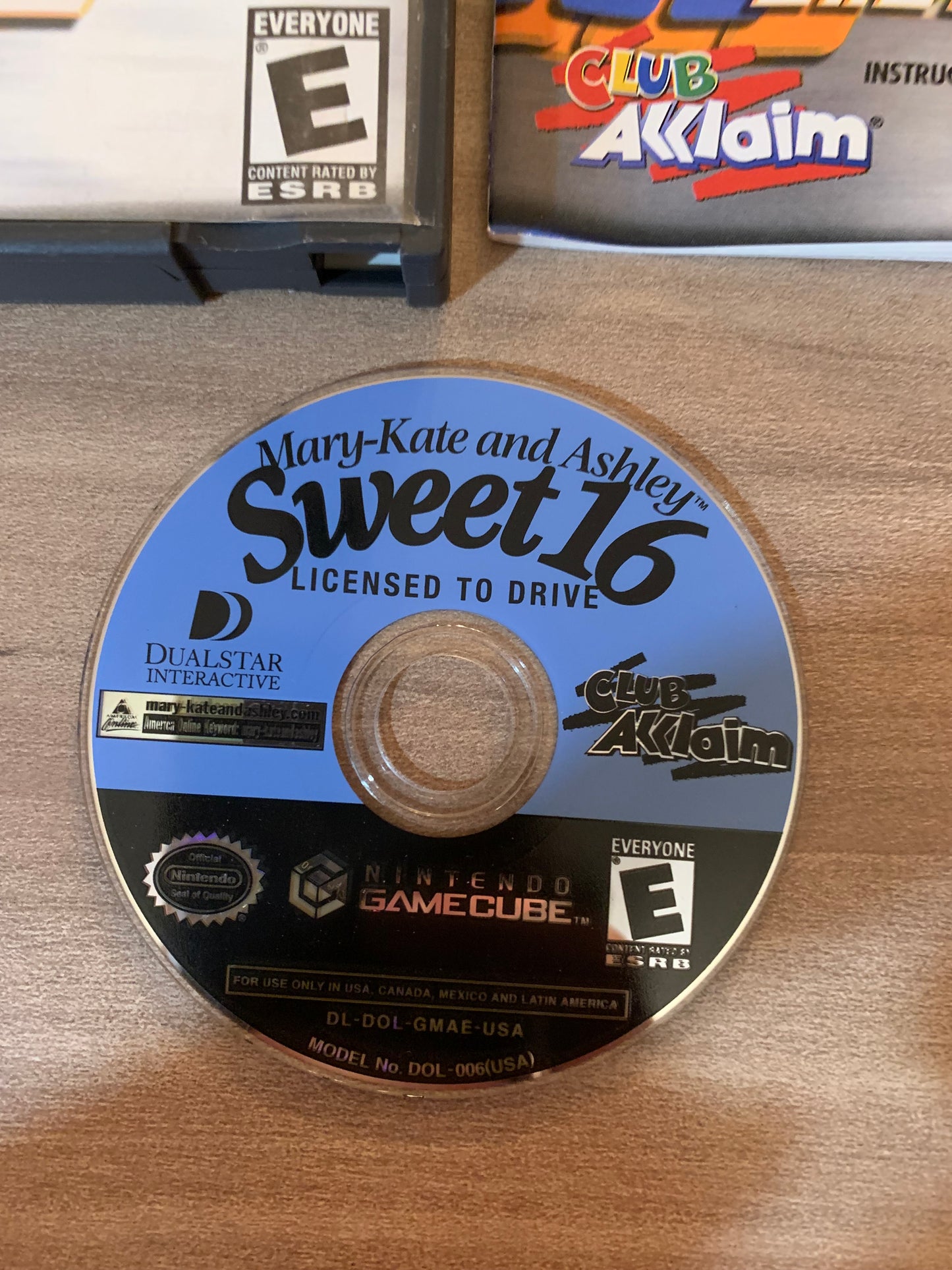 NiNTENDO GAMECUBE [NGC] | MARY-KATE AND ASHLEY SWEET 16 LiCENSED TO DRiVE