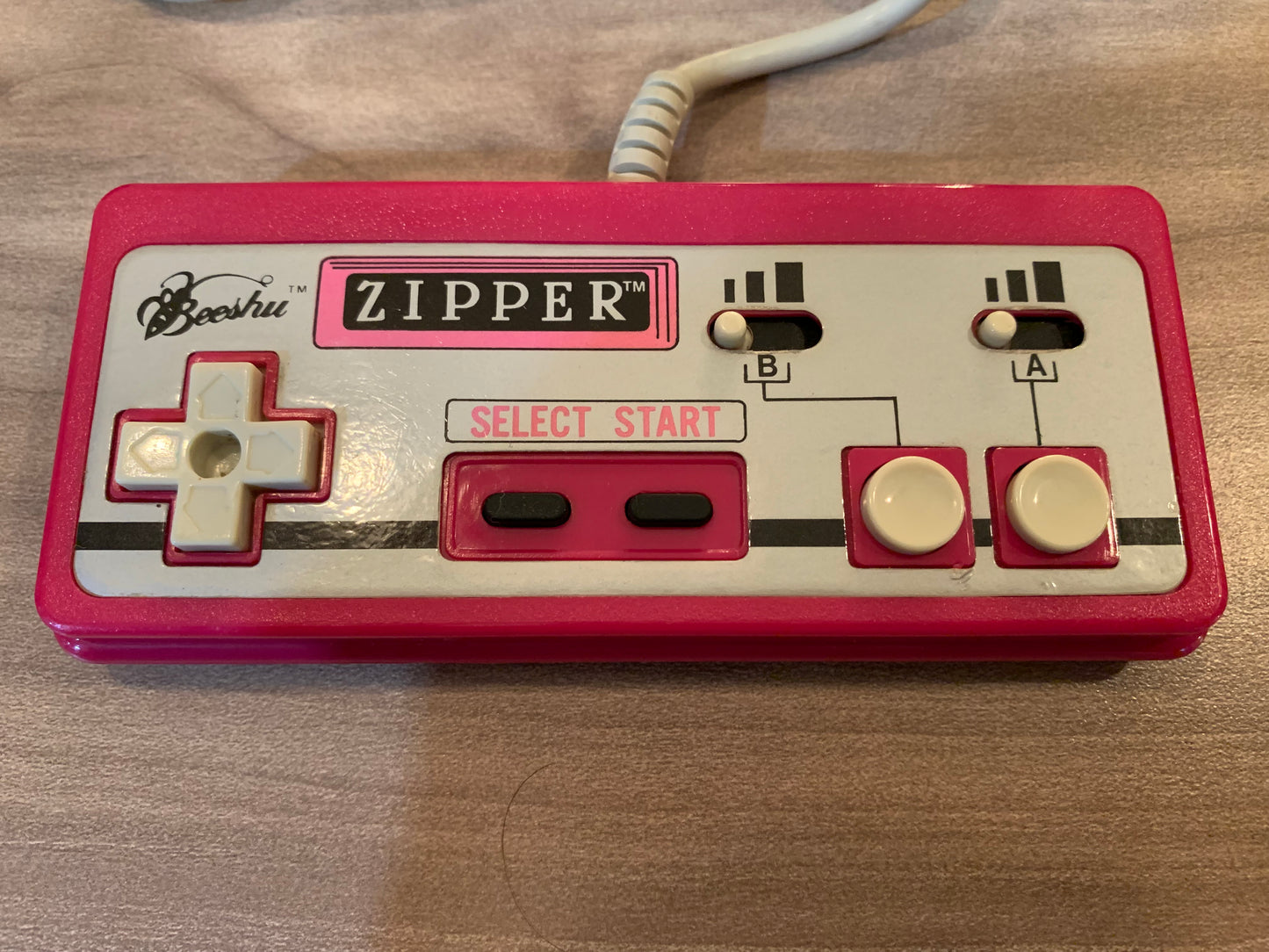 PiXEL-RETRO.COM : NINTENDO ENTERTAiNMENT SYSTEM (NES) BEESHU ZIPPER PINK CONTROLLER JOYSTICK, NTSC