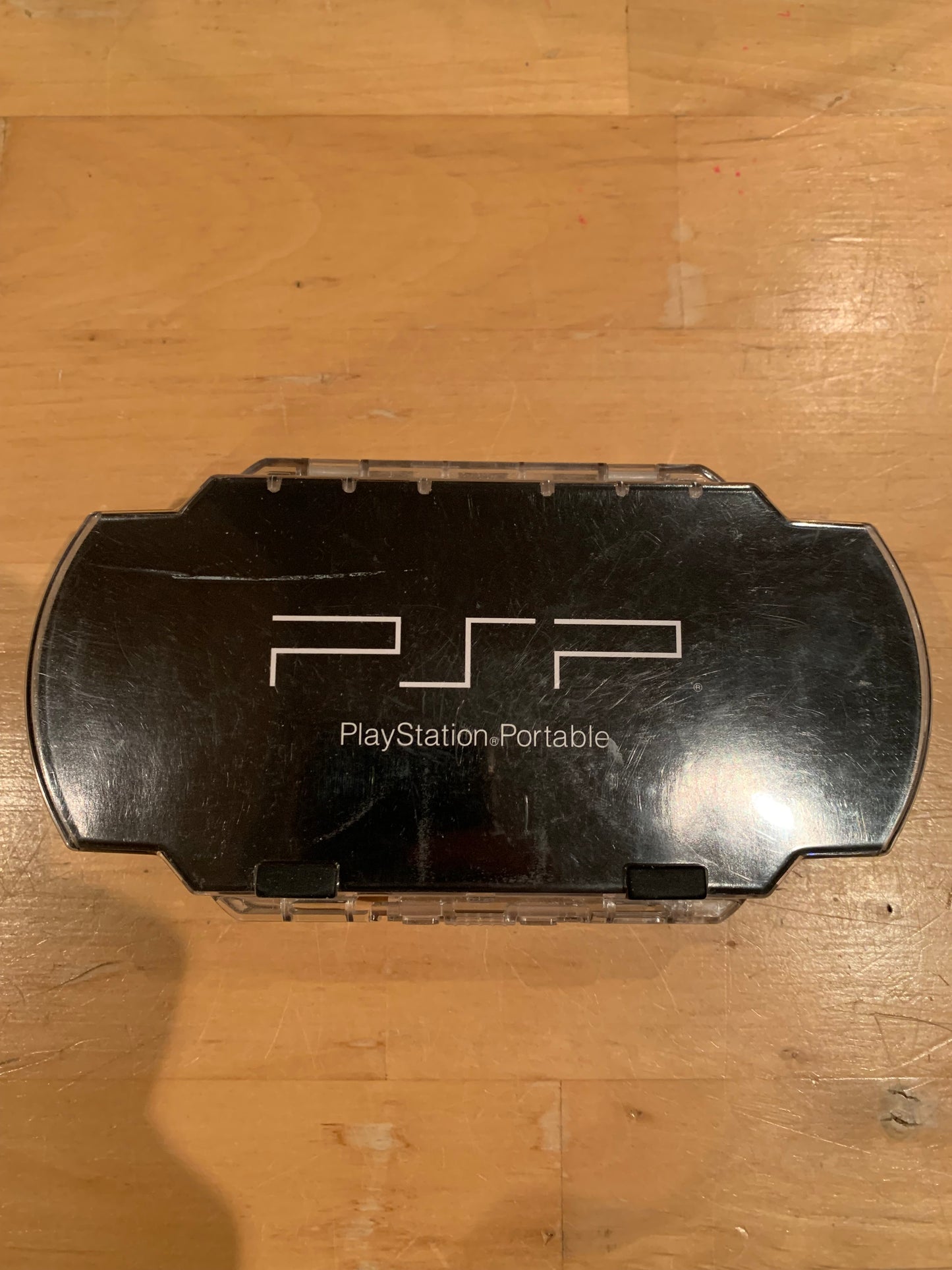 PiXEL-RETRO.COM : SONY PLAYSTATION PORTABLE (PSP) CARRYING HARD SHELL TRAVELER PLASTIC CASE