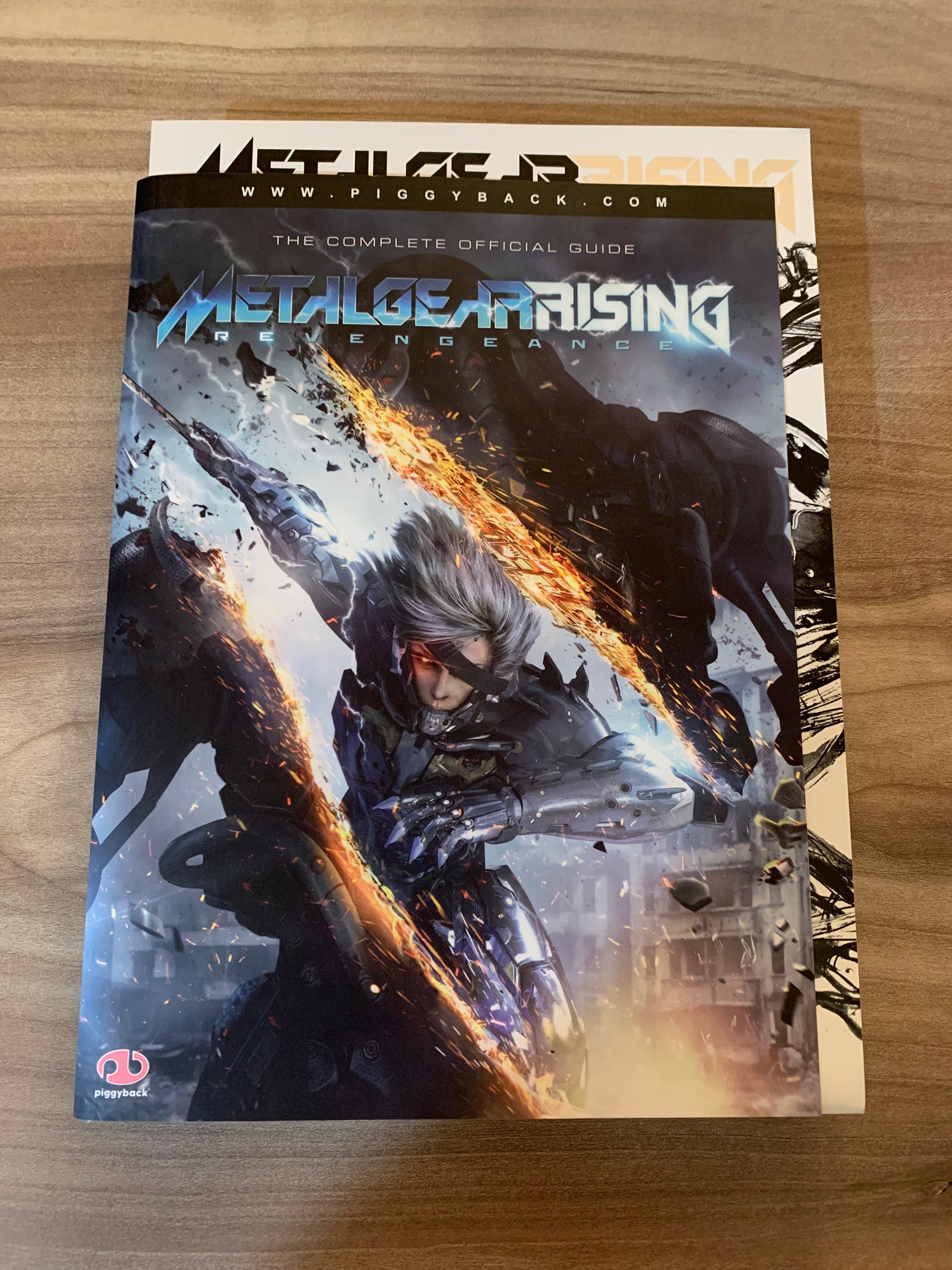 PiXEL-RETRO.COM : BOOKS STRATEGY PLAYER'S GUIDE WALKTHROUGH OFFICIAL METAL GEAR RISING REVENGEANCE 