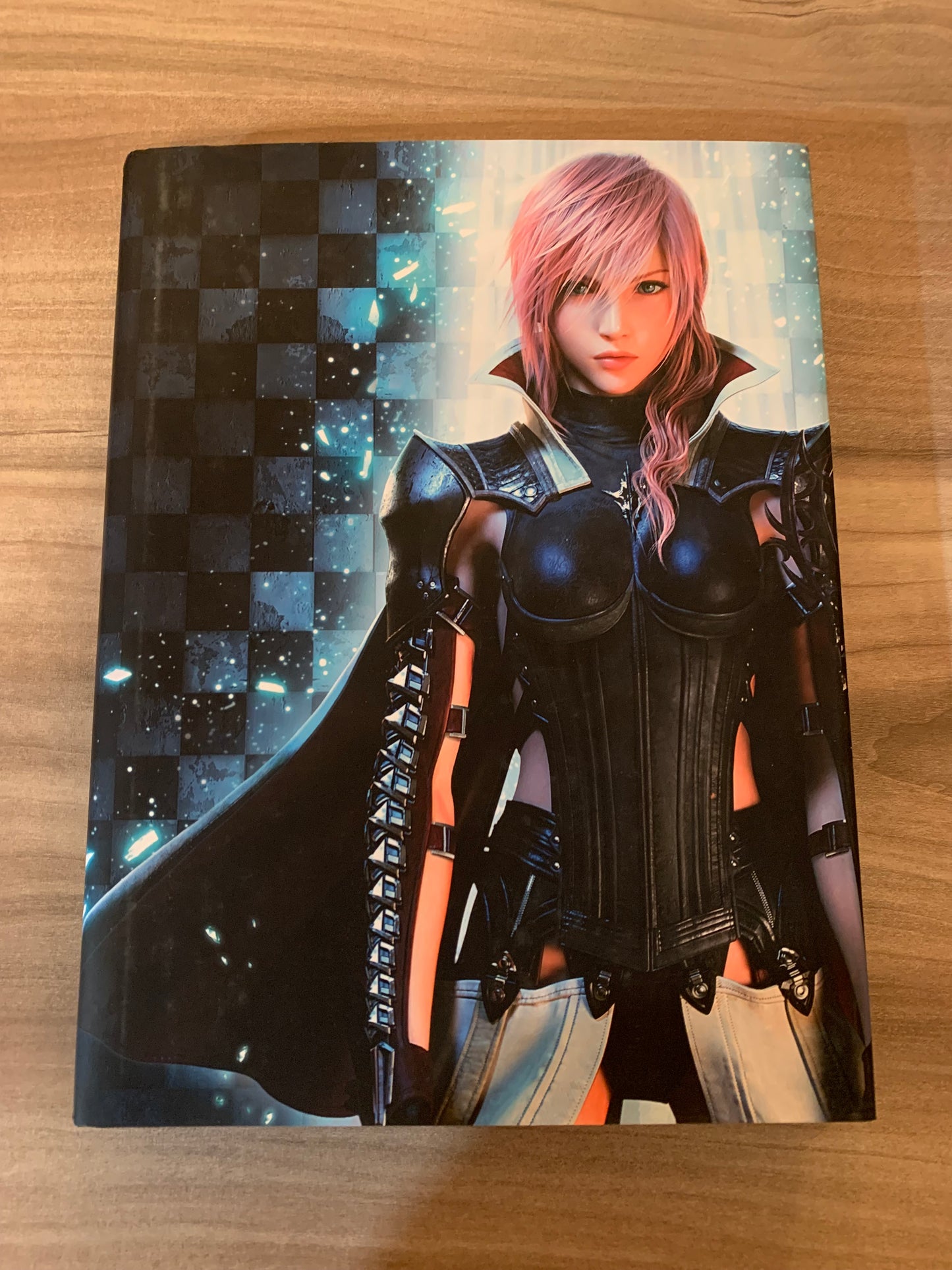 FiNAL FANTASY XIII LiGHTNiNG RETURNS STRATEGY GUiDE PiGGYBACK HARDCOVER COLLECTORS EDiTiON