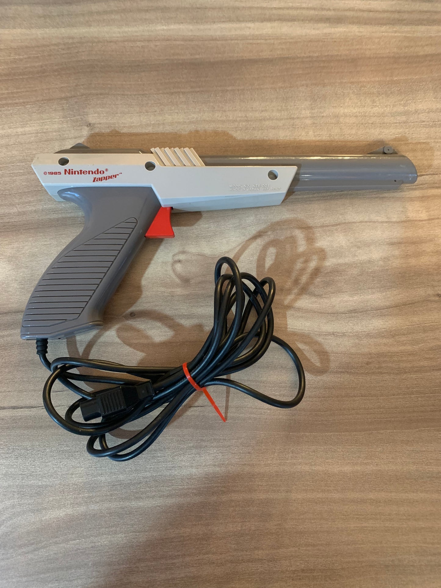 PiXEL-RETRO.COM : NINTENDO (NES) ZAPPER GUN GRAY CONTROLLER JOYSTICK NTSC NES-005
