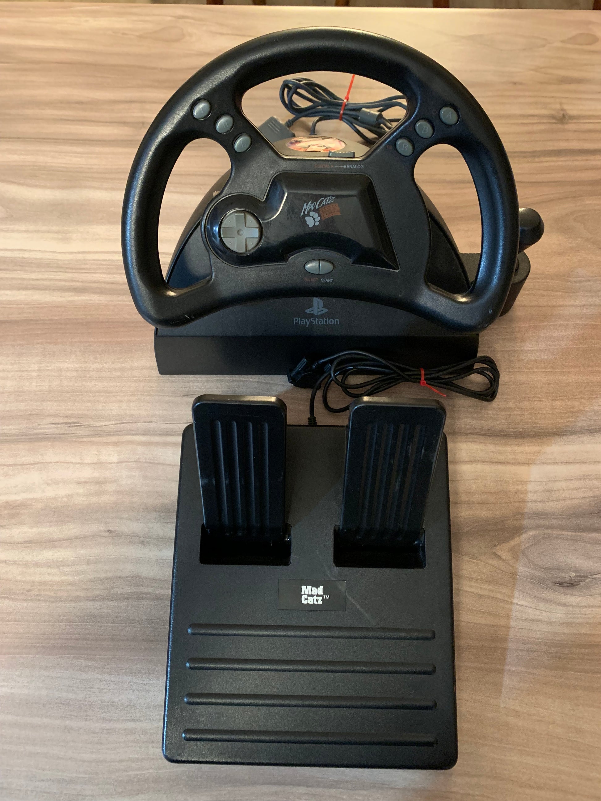 PiXEL-RETRO.COM : SONY PLAYSTATiON 1 | MAD CATZ RACiNG ANALOG STEERiNG WHEEL AND PEDALS SLUH-000022