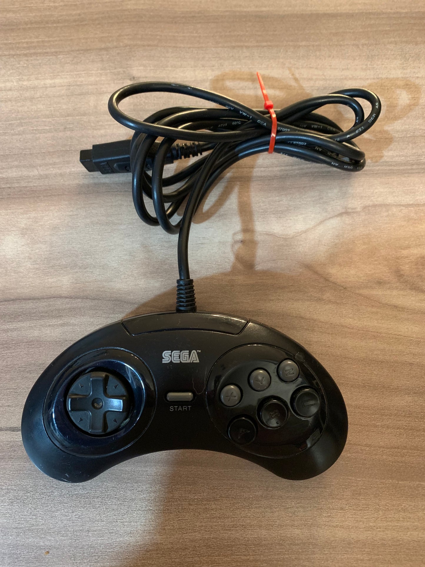 PiXEL-RETRO.COM : SEGA GENESIS ORIGINAL CONTROLLER BLACK 6 BUTTONS VERSION NTSC MK-1653